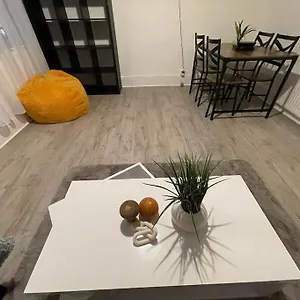 Stunning 2 Bedroom On Tower Bridge Apartment London