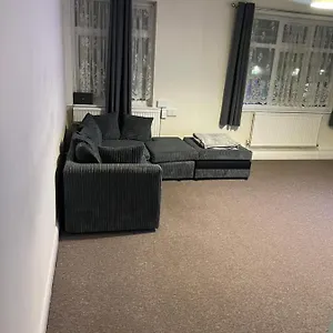 Welcome To Your New Home. Homestay Redbridge